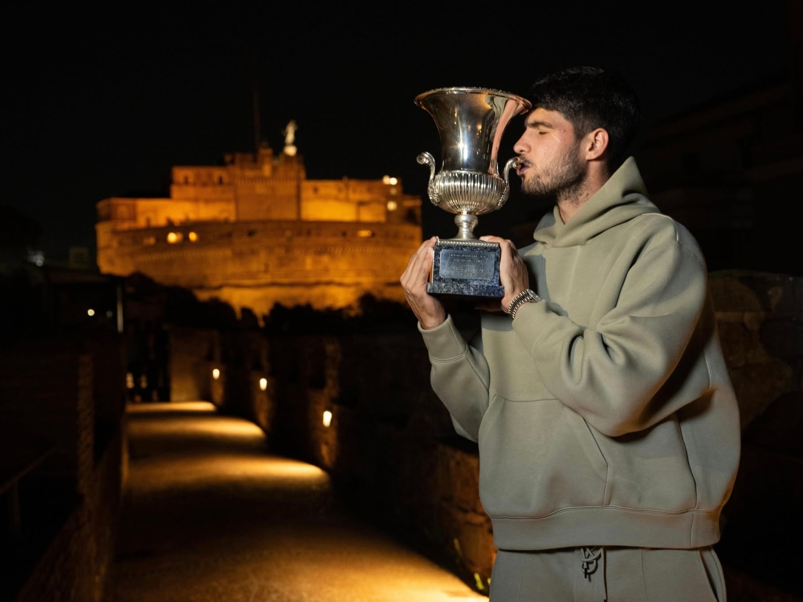 爱游戏官方-法网完胜年终总决赛，鲁德状态火热