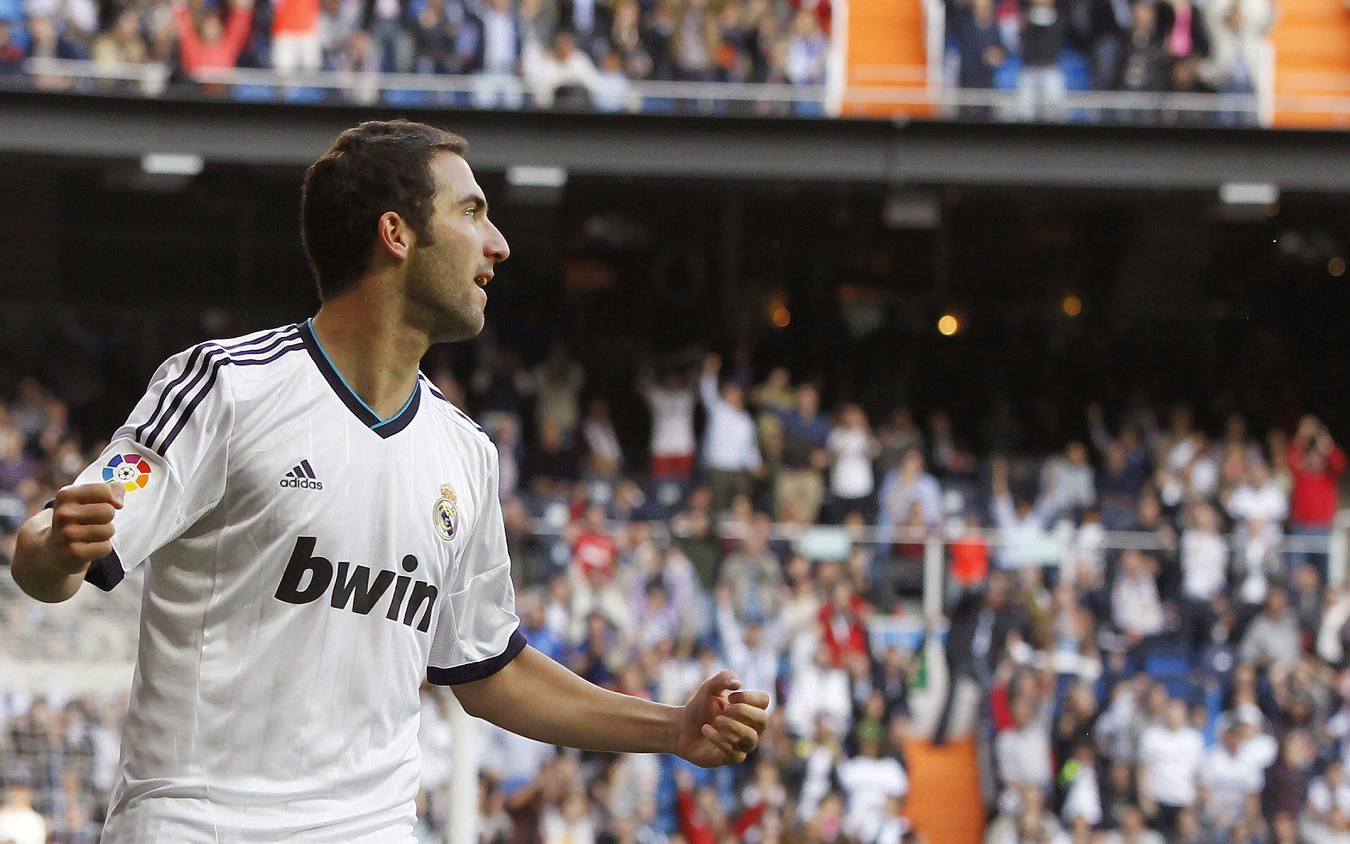 爱游戏官网-当鹈鹕飞越麦迪逊，拉文在嘘声的废墟上建起王座